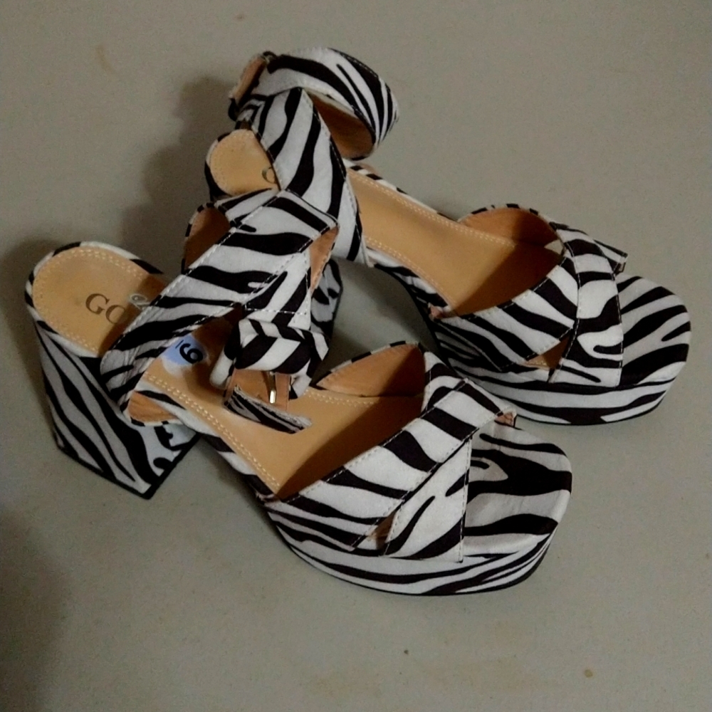 Open toed heels / sandals